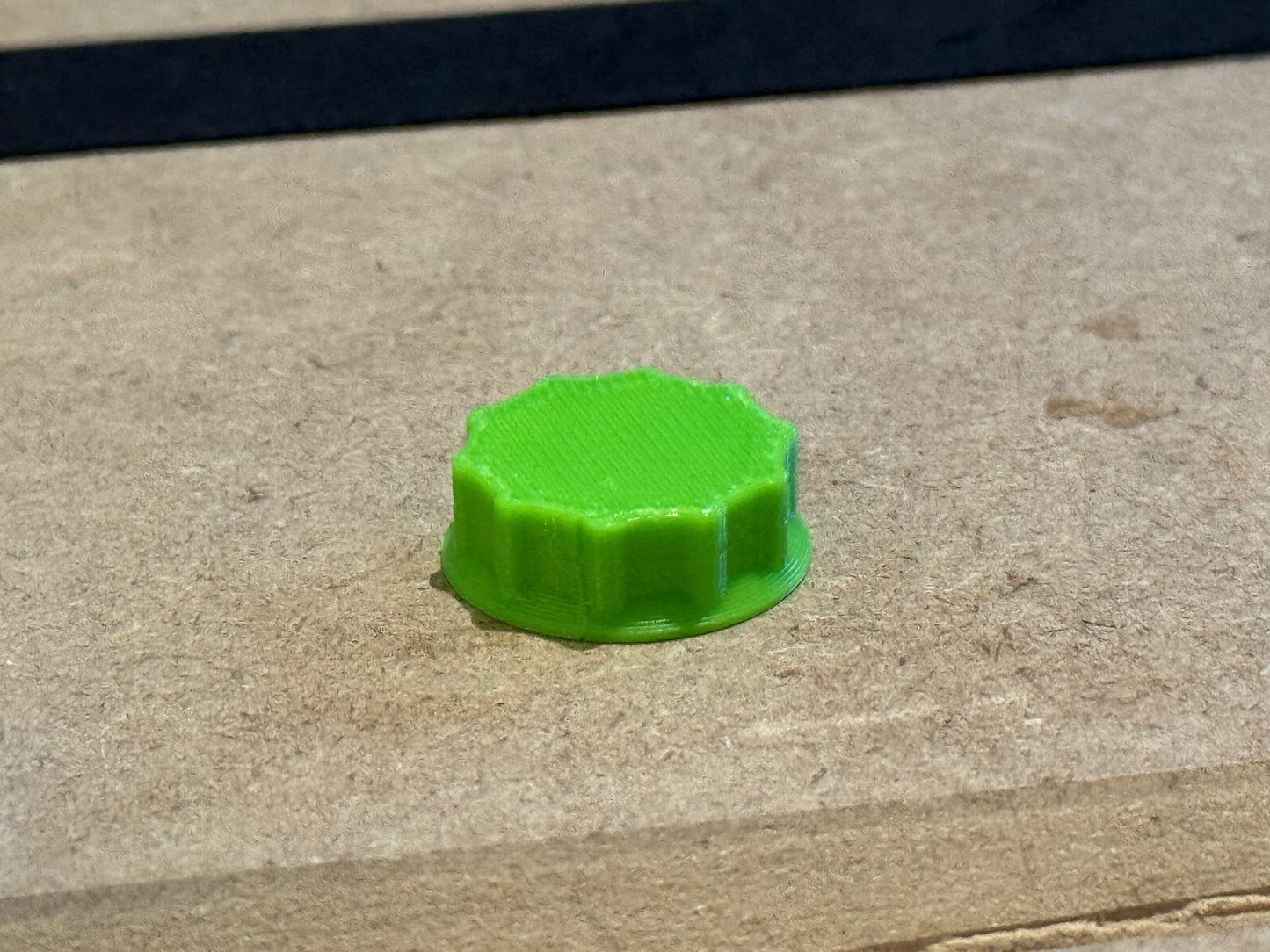 20mm Blindstopfen für MFT Tische – Magnetisch, Passgenau & in Sets erhältlich | Werkbank Lochraster Abdeckung